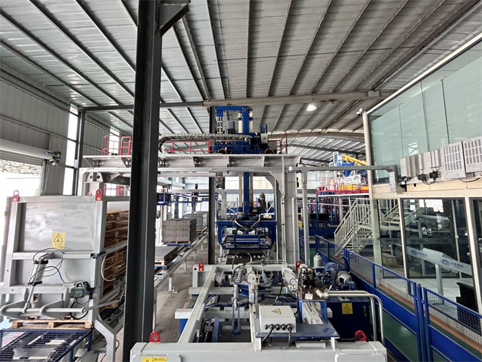 QGM యొక్క ZN సిరీస్ హై-ఎండ్ ఇమిటేషన్ స్టోన్ PC ఇటుక ఉత్పత్తి లైన్ నైరుతి చైనాలోని ప్రముఖ గ్రీన్ బిల్డింగ్ మెటీరియల్స్ కంపెనీలో విజయవంతంగా ఉత్పత్తి చేయబడింది.